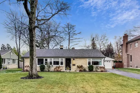 2339 Oak Tree Ln, Park Ridge, IL 60068