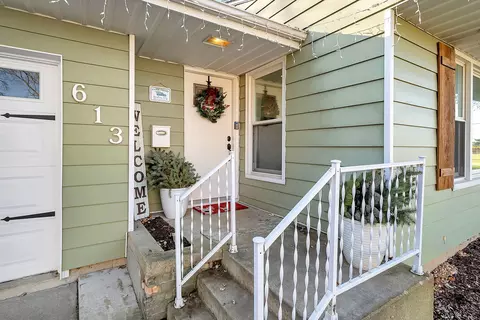 613 Johnson Ave, Morris, IL 60450 photo 3