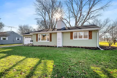 613 Johnson Ave, Morris, IL 60450 photo 2