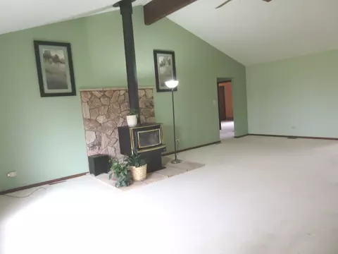 Living - 342 Miller St, Beecher, IL 60401 photo 2 of 3