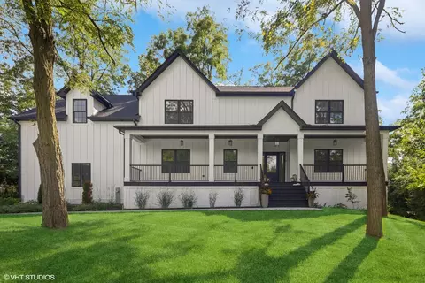 11301 Sequoya Ln, Indian Head Park, IL 60525