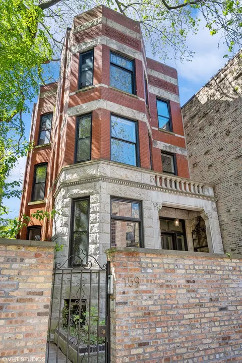 159 W Burton Pl #2, Chicago, IL 60610