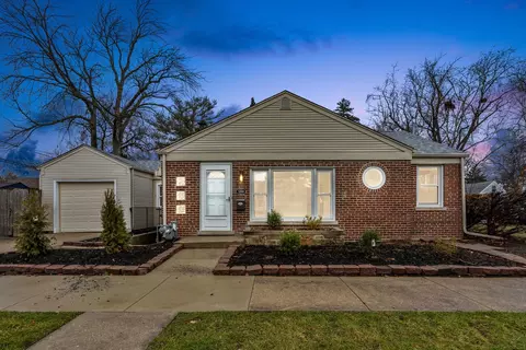 5200 Suffield Ct, Skokie, IL 60077
