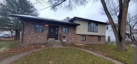 607 S 4th St, Oregon, IL 61061