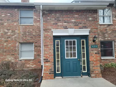 4310 W Shamrock Ln #1A, Mchenry, IL 60050
