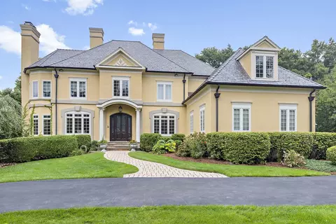 28 Deverell Dr, North Barrington, IL 60010