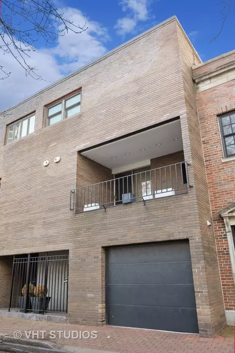 215 W Willow St, Chicago, IL 60614