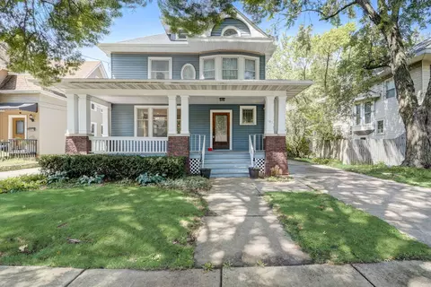 165 S Highland Ave, Aurora, IL 60506