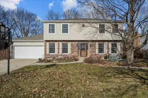 1049 Shabbona Trl, Batavia, IL 60510