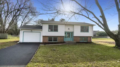 215 Rosewood Rd, Machesney Park, IL 61115