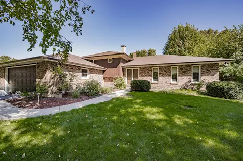 11 S621 Webster Ln, Naperville, IL 60564