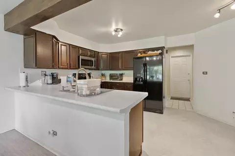 1682 Pebble Beach Dr, Hoffman Estates, IL 60169 photo 4