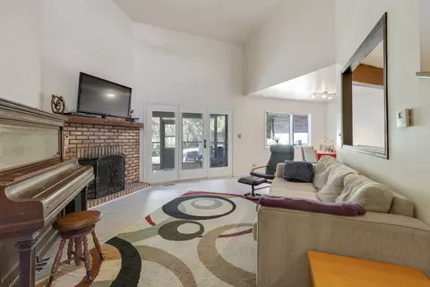 1682 Pebble Beach Dr, Hoffman Estates, IL 60169 photo 9