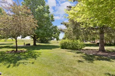 1682 Pebble Beach Dr, Hoffman Estates, IL 60169 photo 25