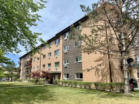1019 N Boxwood Dr #210, Mount Prospect, IL 60056