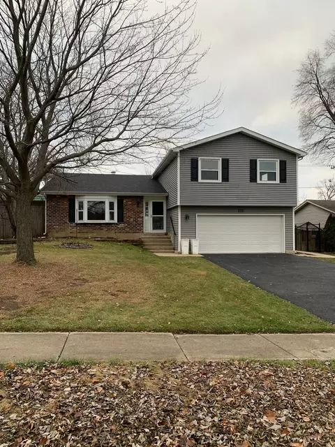 222 S Maplewood Ln, Bartlett, IL 60103