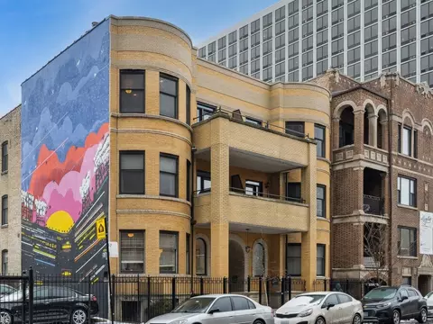 845 W Montrose Ave #3E, Chicago, IL 60613
