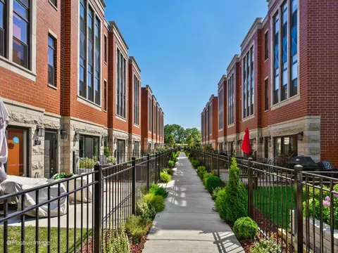 2259 W Coulter St #1, Chicago, IL 60608