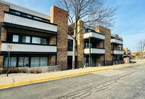 1806 Hemlock Pl #109, Schaumburg, IL 60173