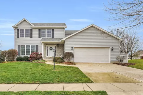 705 Jeffery Dr, Mahomet, IL 61853