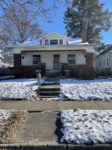 206 Willard Ave, Bloomington, IL 61701