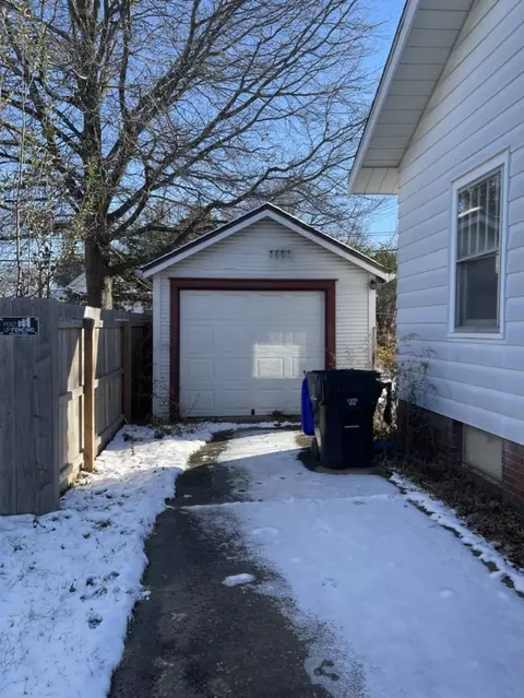 206 Willard Ave, Bloomington, IL 61701 photo 4