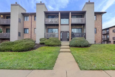 310 Sheridan Dr #1C, Willowbrook, IL 60527