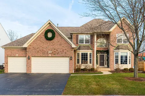 1709 Moorland Ln, Crystal Lake, IL 60014