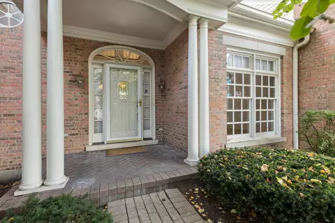 11219 E Chesapeake Pl, Westchester, IL 60154