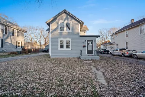 427 Pennsylvania Ave, Aurora, IL 60506