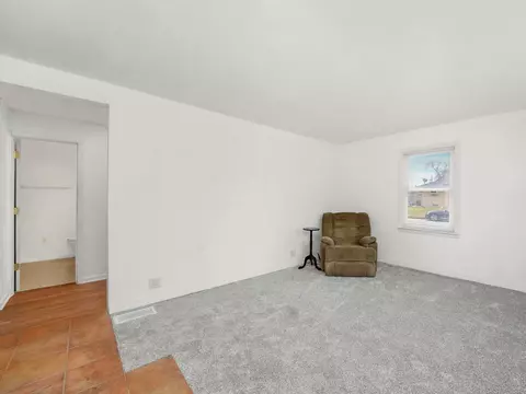 Living - 527 Clayton Rd, Hillside, IL 60162 photo 1 of 2