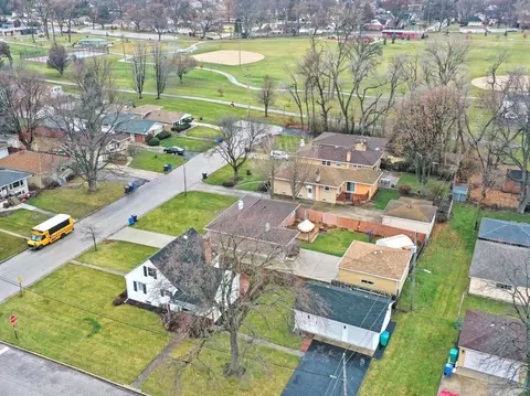 View/Area - 527 Clayton Rd, Hillside, IL 60162 photo 1 of 2