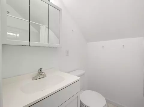Bath - 527 Clayton Rd, Hillside, IL 60162 photo 2 of 2