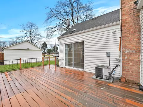 Exterior - 527 Clayton Rd, Hillside, IL 60162 photo 13 of 14