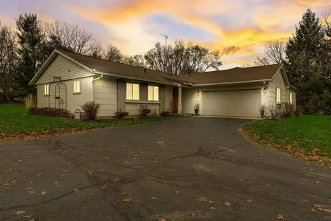 10481 Oak Ridge Rd, Marengo, IL 60152