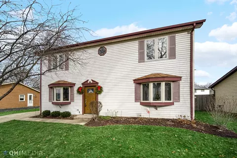 132 Grady Dr, Bolingbrook, IL 60440