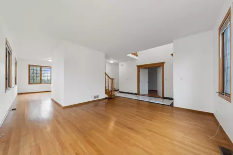 1115 S Elmhurst Rd, Wheeling, IL 60090 photo 3