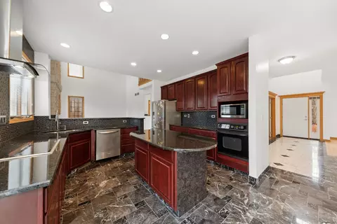 1115 S Elmhurst Rd, Wheeling, IL 60090 photo 4