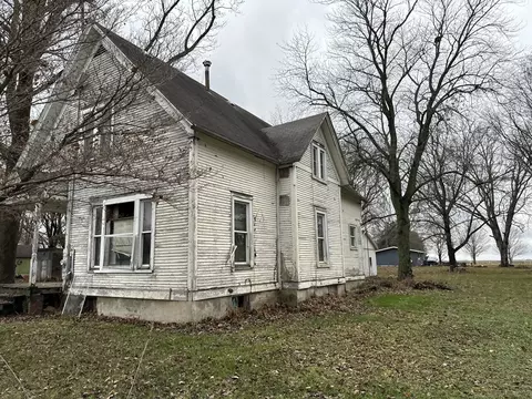 210 S Main St, Long Point, IL 61333 photo 4