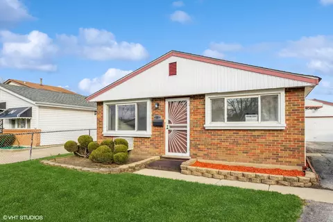 3112 Emery Ln, Robbins, IL 60472