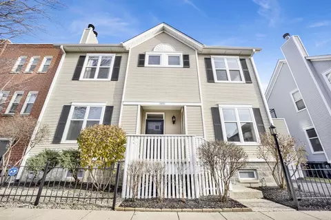 2859 N Wolcott Ave, Chicago, IL 60657