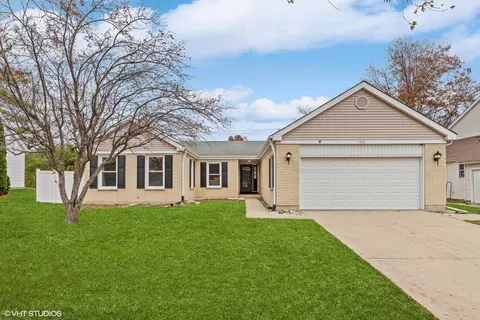 1540 Camelot Ln, Hoffman Estates, IL 60010