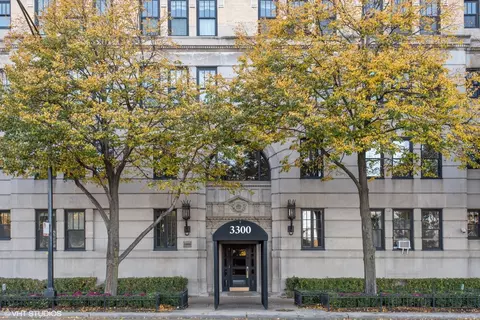 3300 N Lake Shore Dr #15B, Chicago, IL 60657