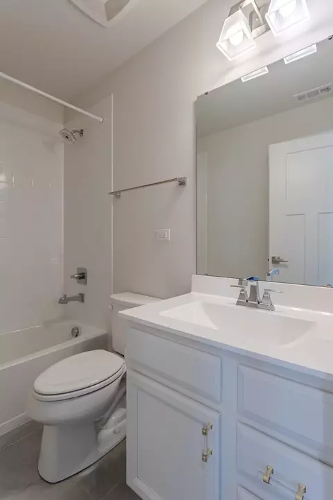 51 Nicholas Dr E, Des Plaines, IL 60016 photo 27