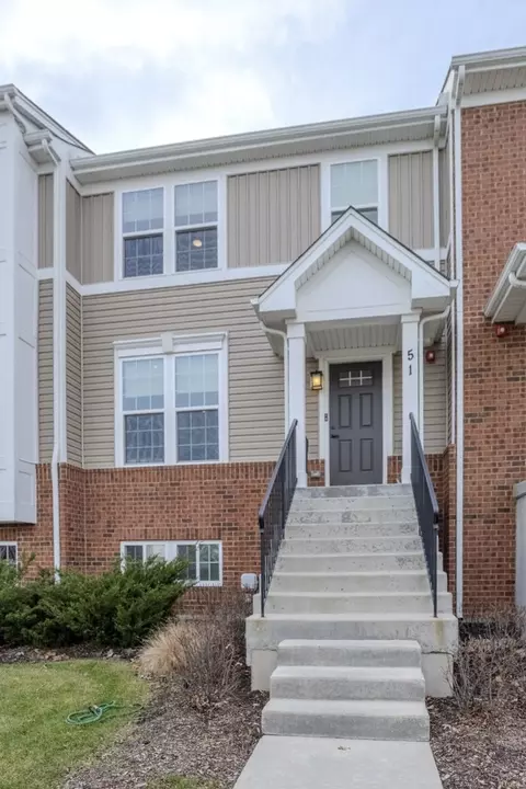 51 Nicholas Dr E, Des Plaines, IL 60016
