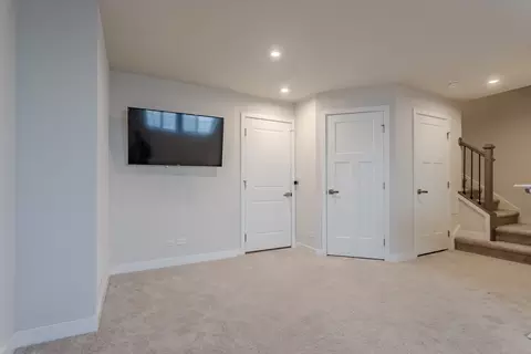 51 Nicholas Dr E, Des Plaines, IL 60016 photo 29