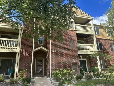102 Glengarry Dr #303, Bloomingdale, IL 60108