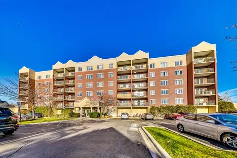 7450 Lincoln Ave #407, Skokie, IL 60076