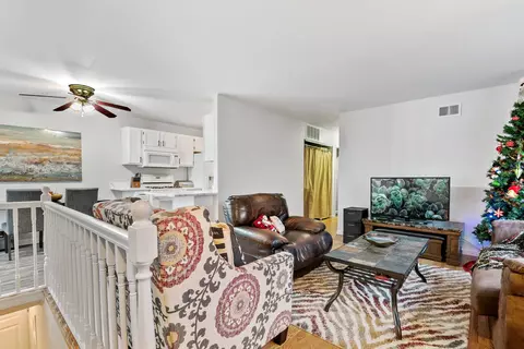 550 Vail Ct #550, Wheeling, IL 60090 photo 3