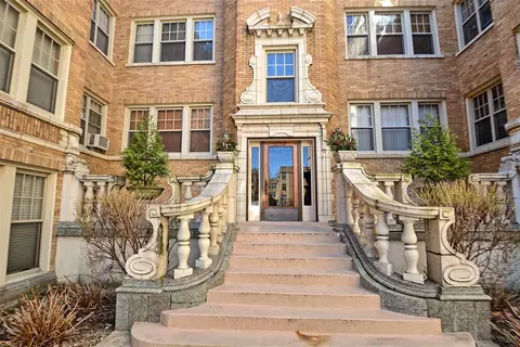 243 Washington Blvd #3B, Oak Park, IL 60302